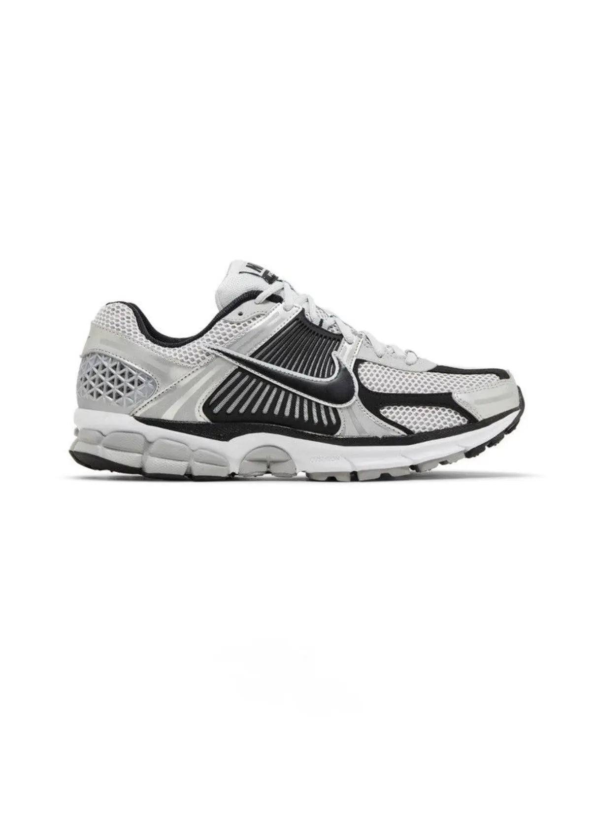 Nike Zoom Vomero 5 Metallic Silver Black LUXE EN VUE 75