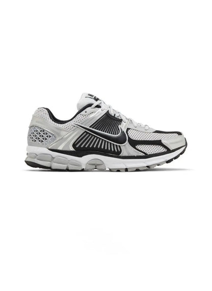 Nike Zoom Vomero 5 Metallic Silver Black LUXE EN VUE 75