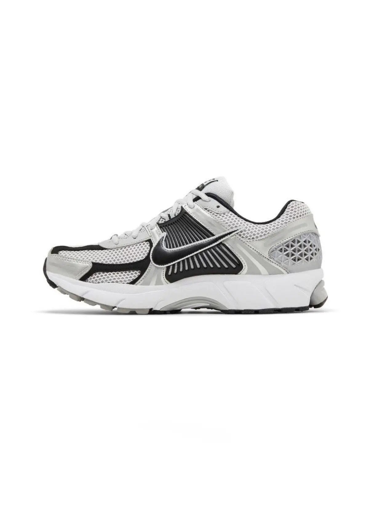 Nike Zoom Vomero 5 Metallic Silver Black LUXE EN VUE 75