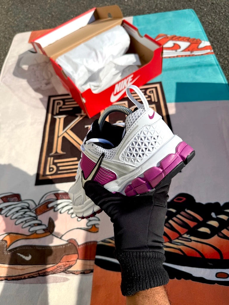 Nike Zoom Vomero 5 White/Pure Platinum/Hot Fuchsia/Metallic Platinum (GS)