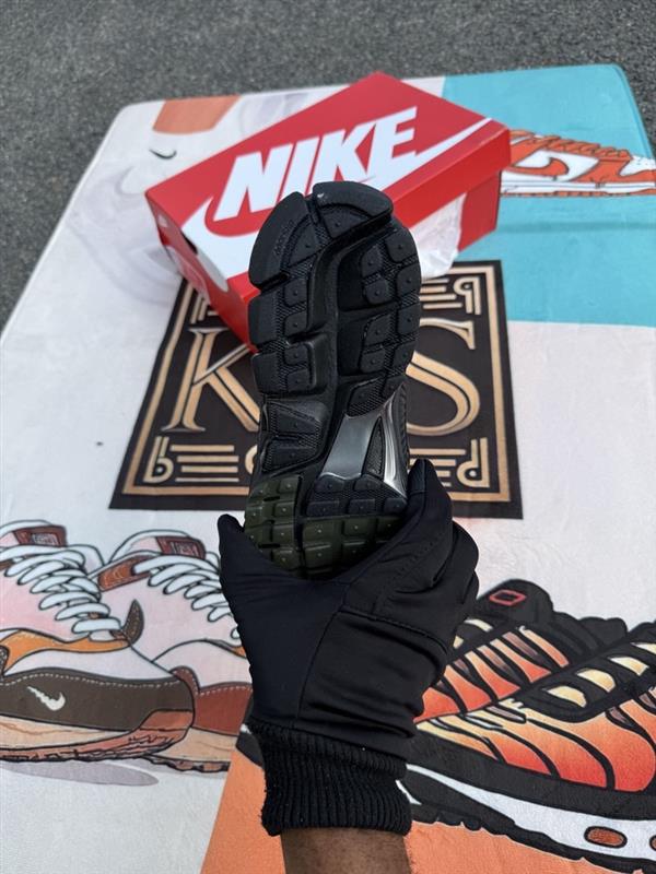 Nike Zoom Vomero 5 Black Sequoia