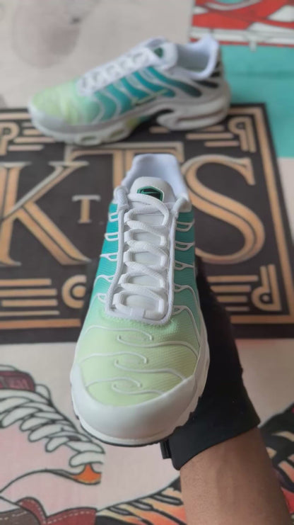 Nike Air Max Plus Sail Pure
Platinum Silver